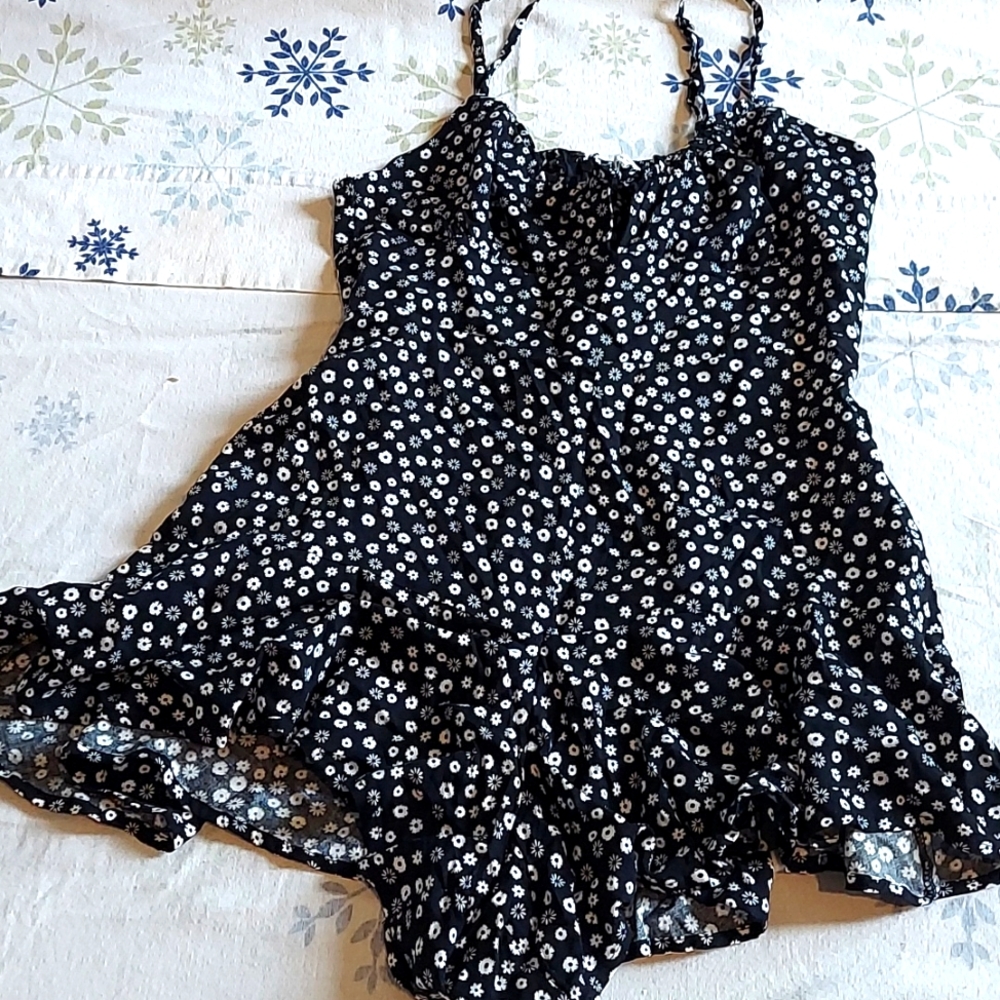 Black, white flower romper, small, Aeropostale
